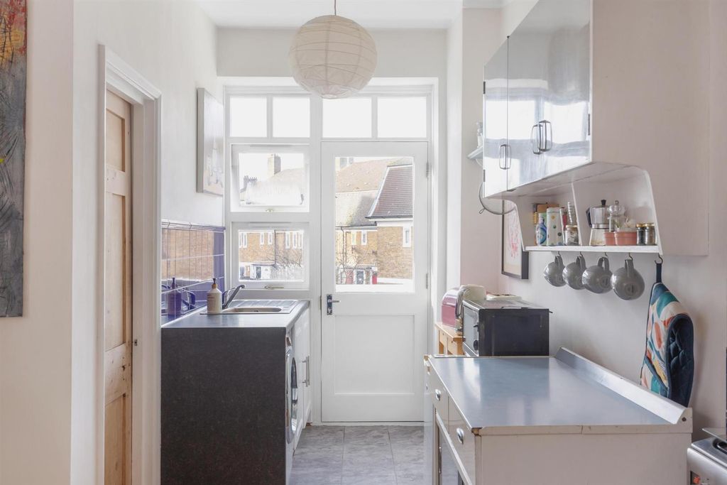 Property photo 3 of 12 386B9149-Hdr.Jpg