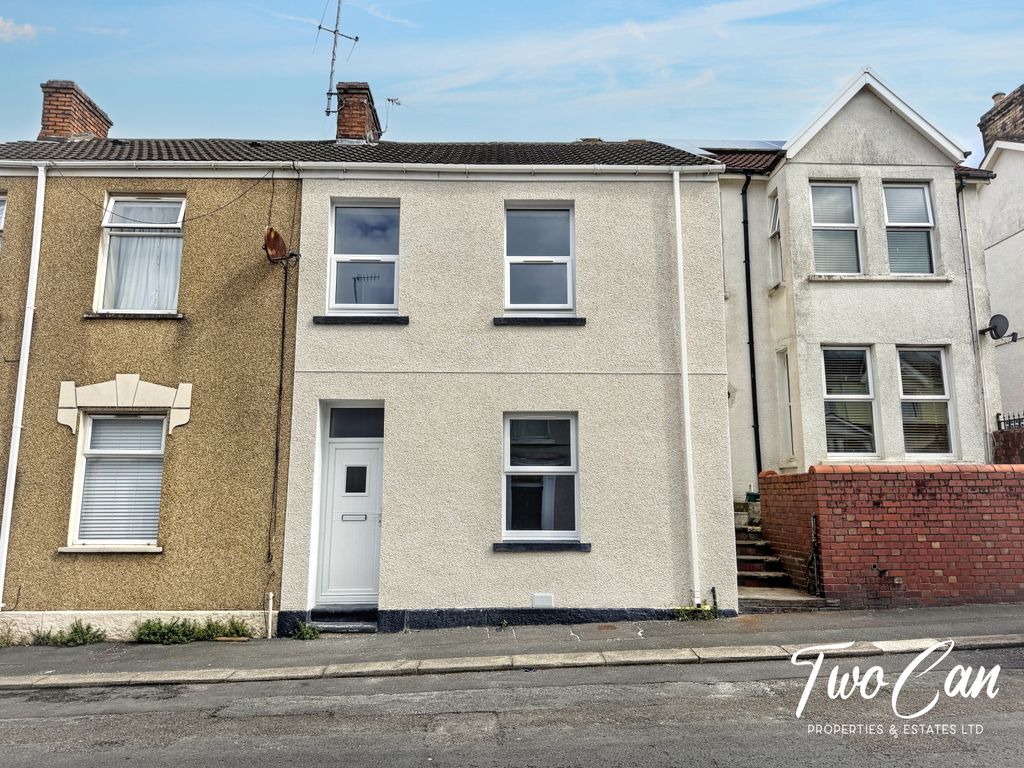 Property photo 1 of 32