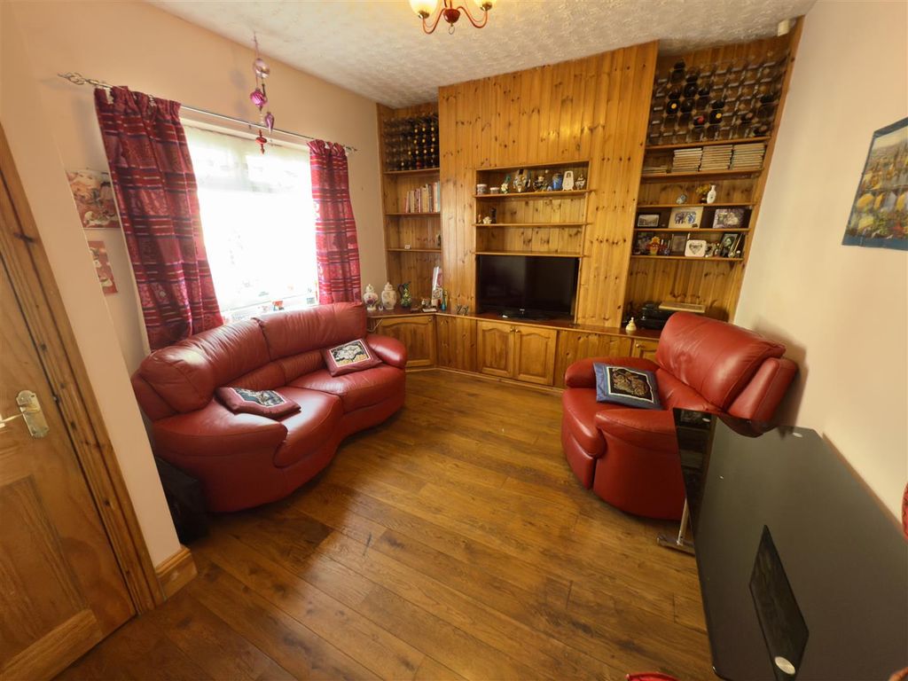 Property photo 3 of 5 Lounge