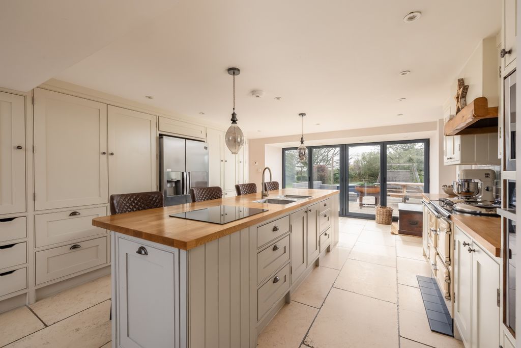 Property photo 3 of 27 Photo 5