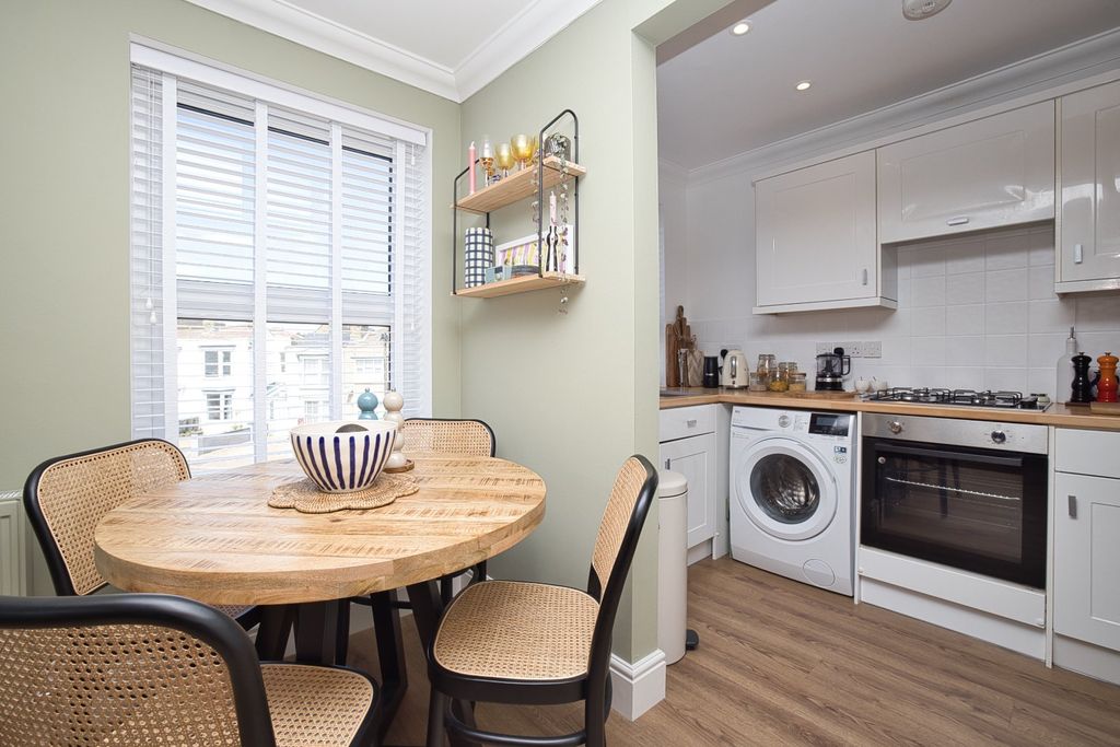 Property photo 3 of 11 Picture 3