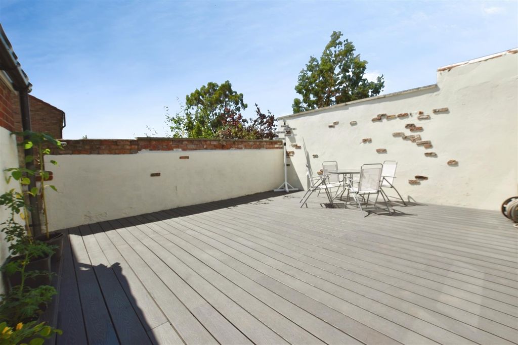 Property photo 2 of 19 c849Ffb3-Garden.Jpg