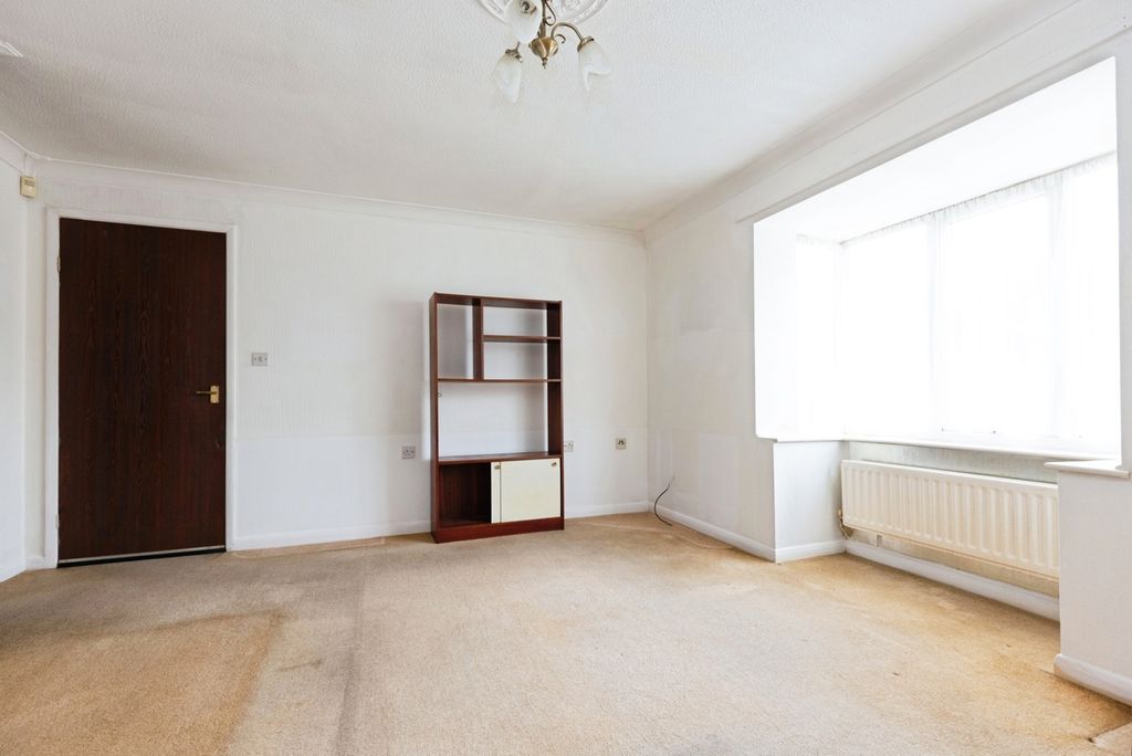 Property photo 2 of 16 Photo