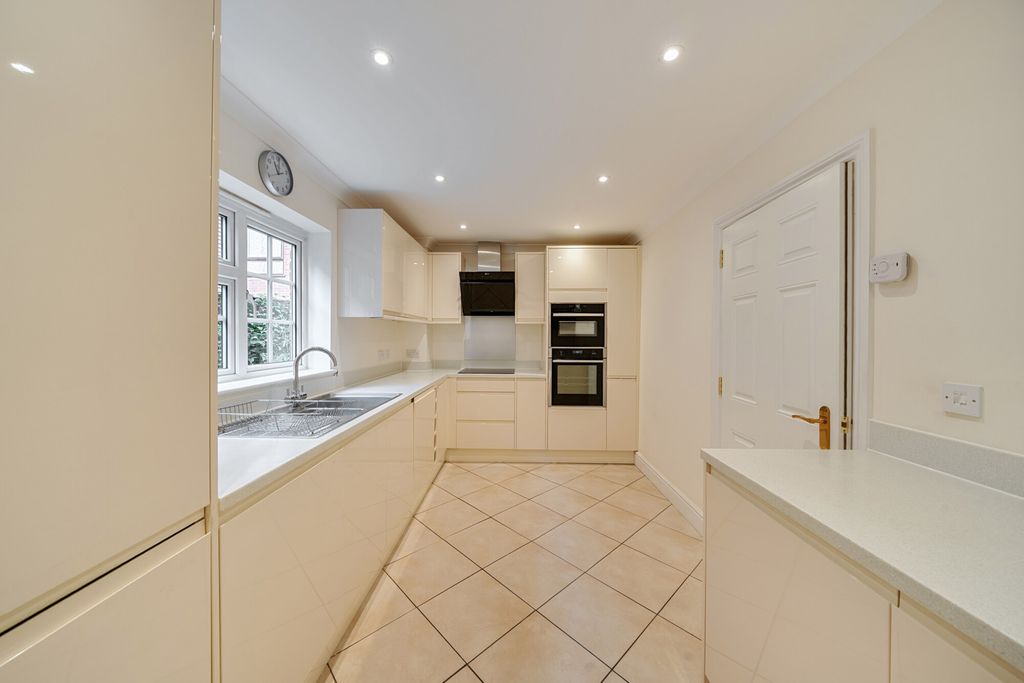 Property photo 3 of 21 1373023-11-69034B...