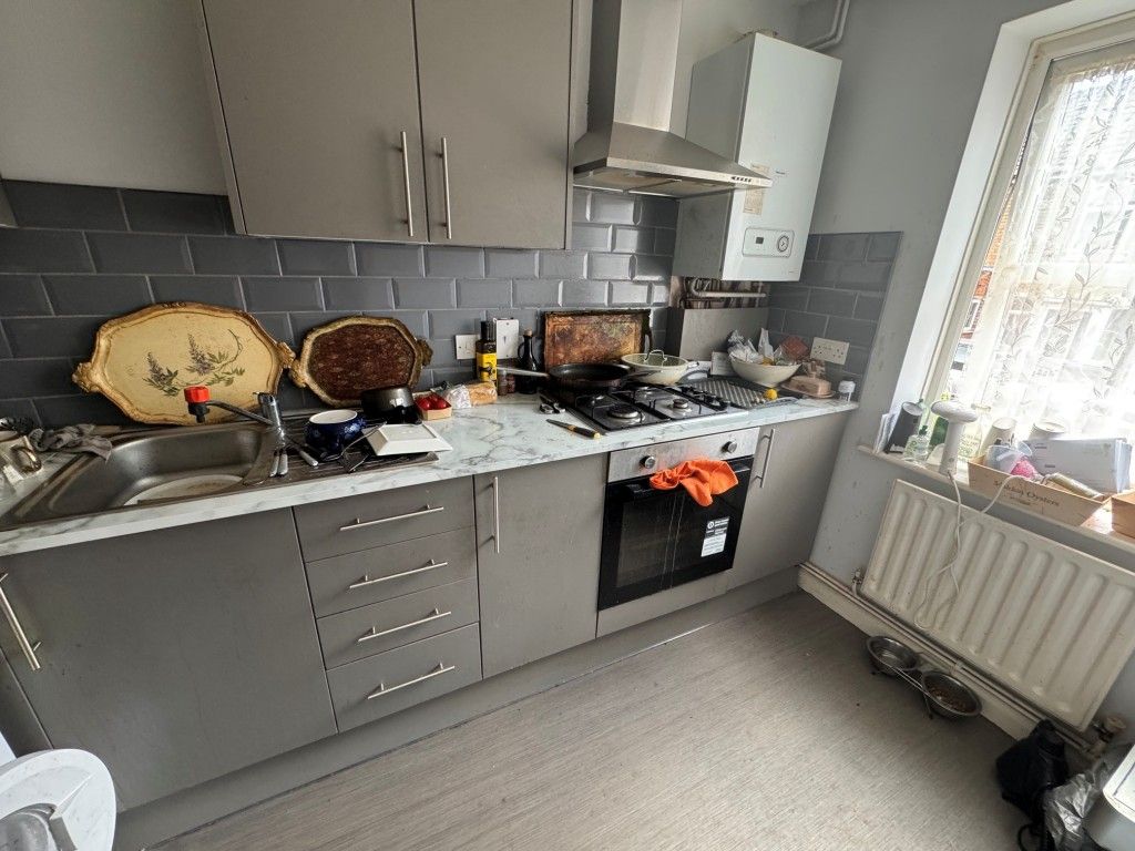Property photo 3 of 9 Kitchen