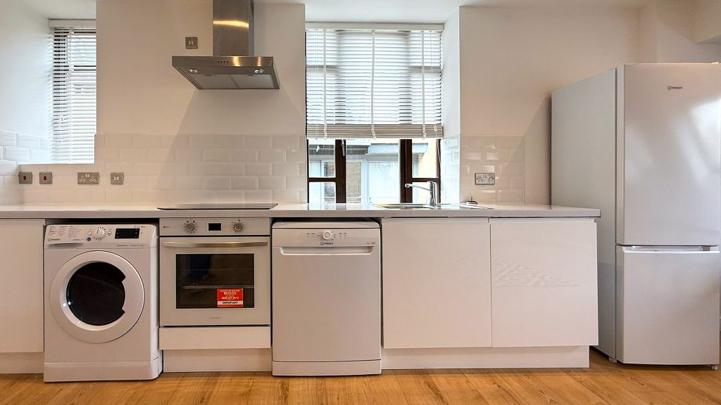 Property photo 2 of 5 Kitchen