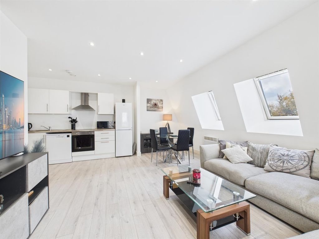 Property photo 2 of 11 Cam02435G0-Pr0064-Still007.Jpg