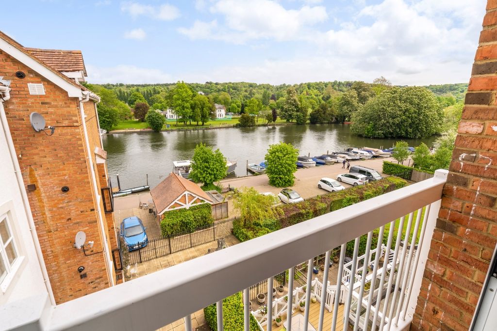 Property photo 1 of 17 14 Boathouse Reac...