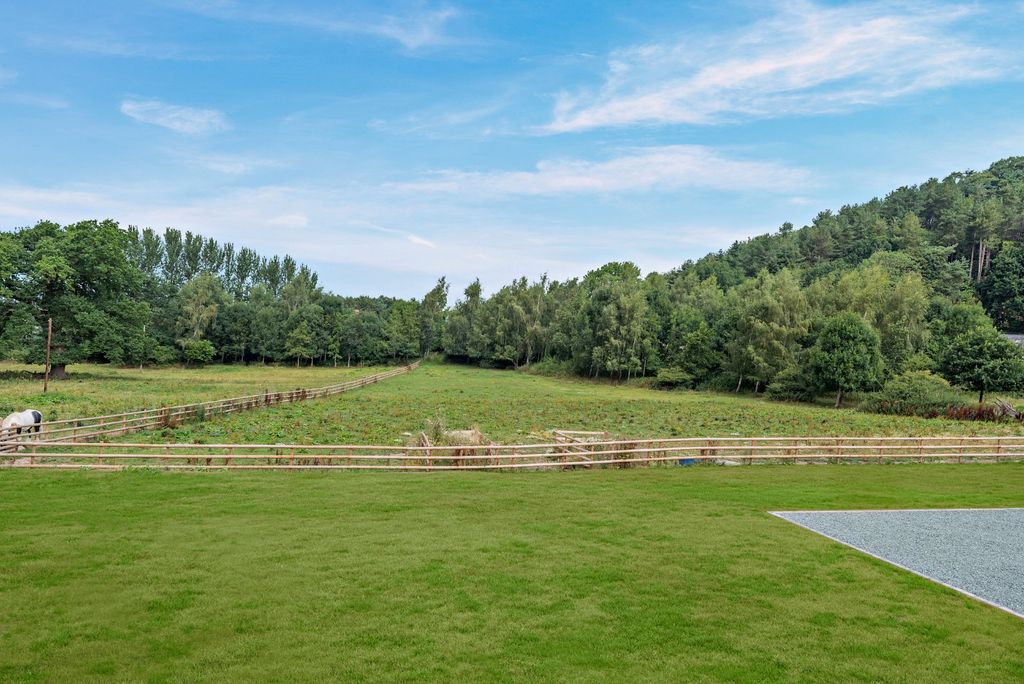 Property photo 2 of 18 Garden