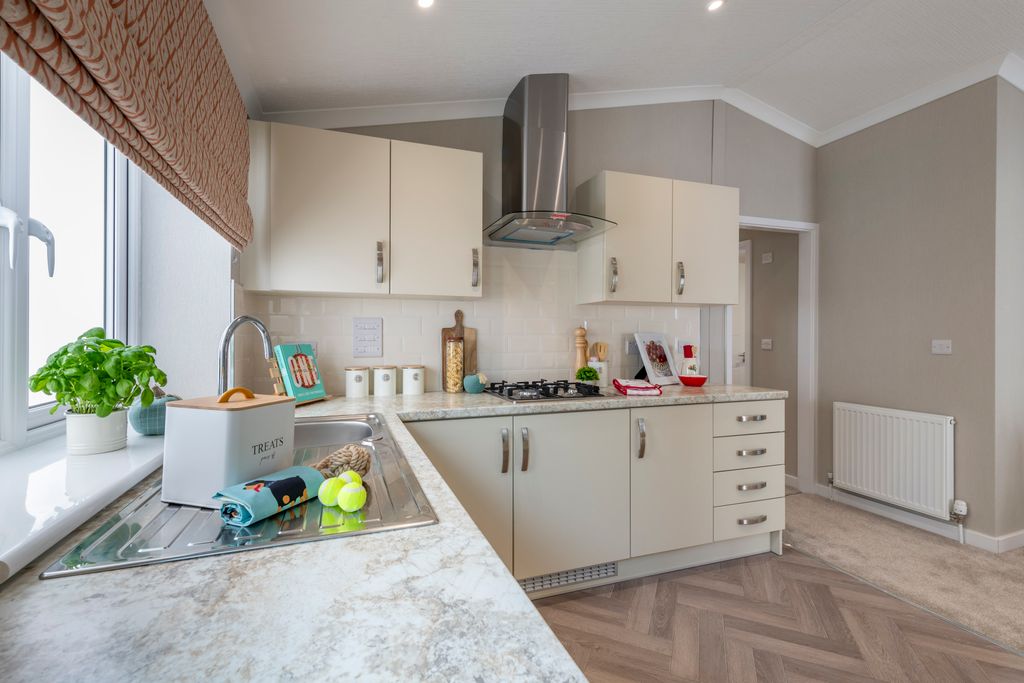 Property photo 2 of 40 Example 