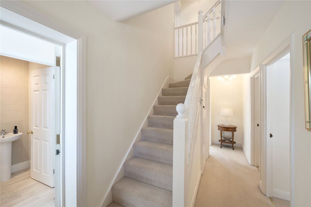 Property photo 2 of 13 Entrance Hall