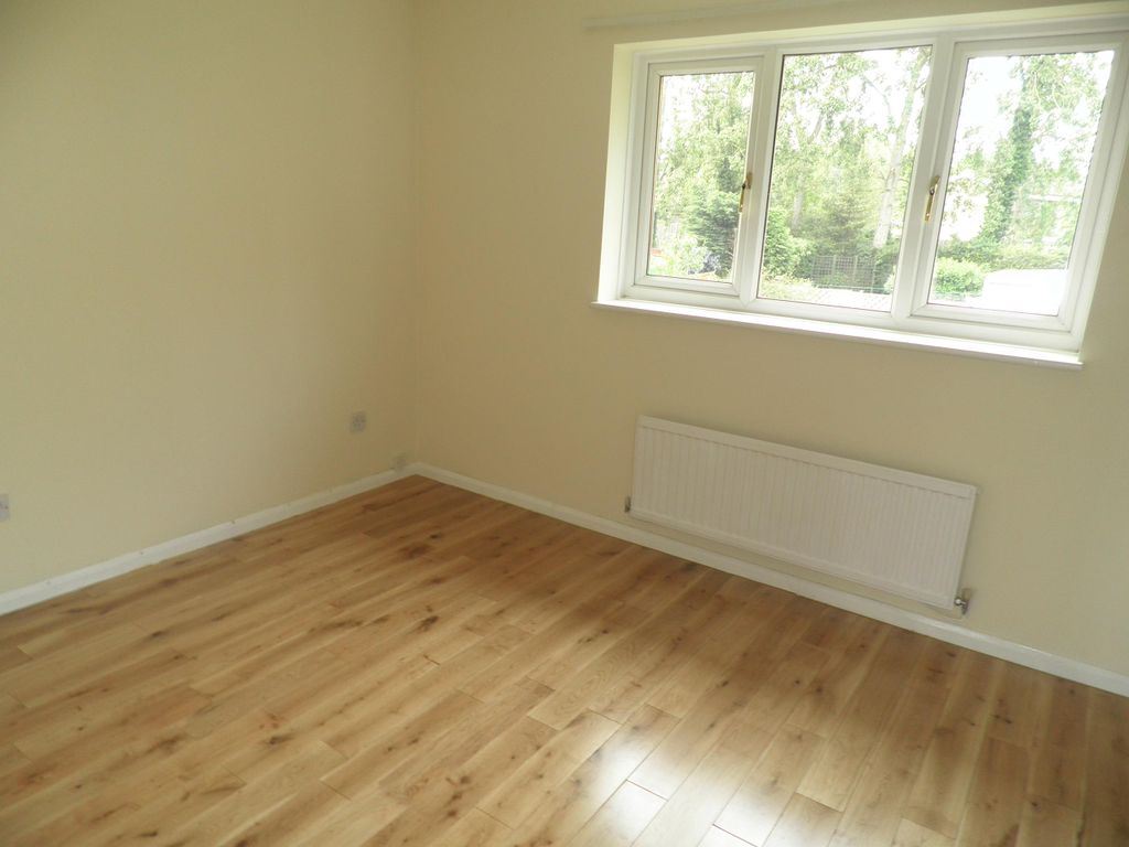 Property photo 3 of 5 Living Room