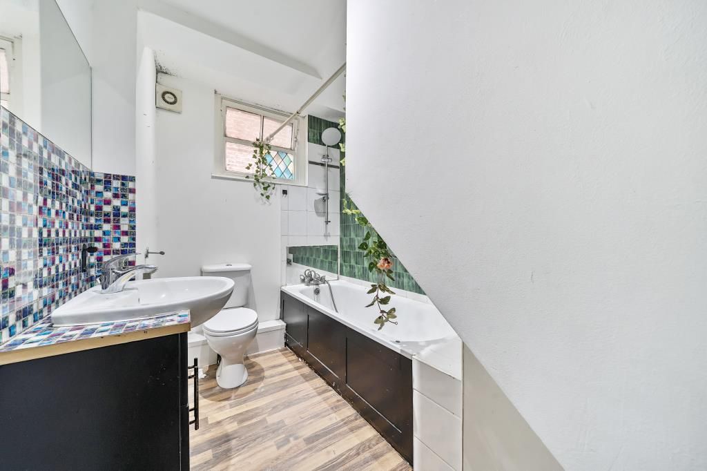 Property photo 3 of 16 Bathroom