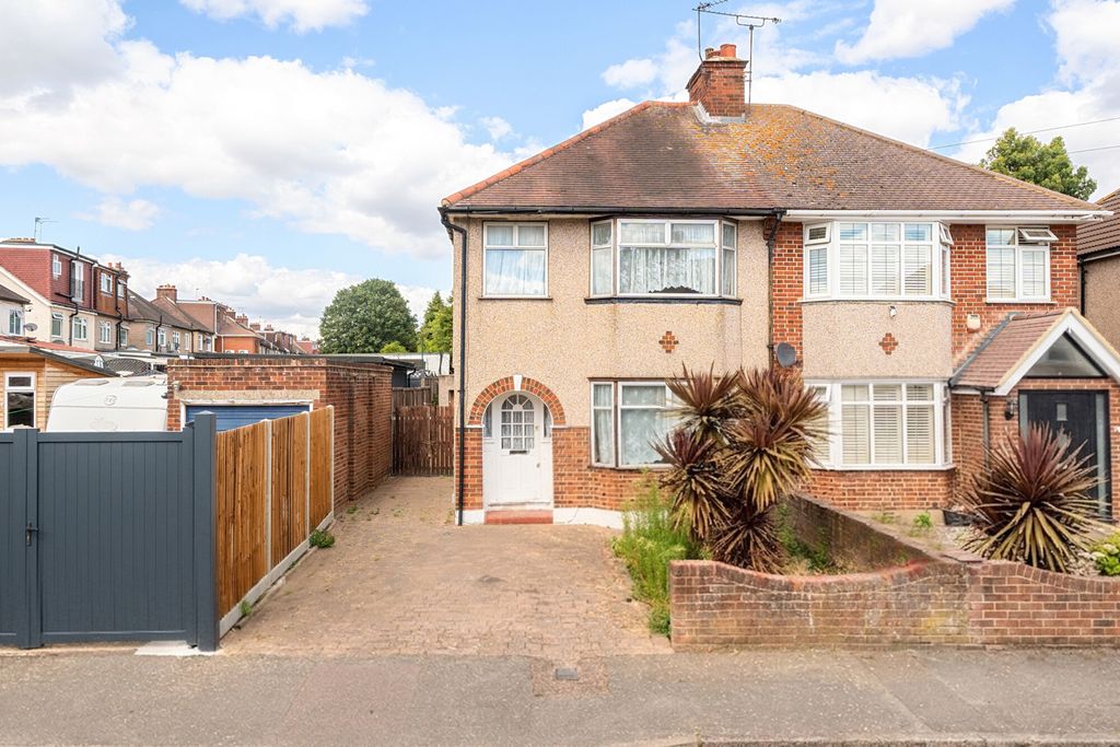 Property photo 1 of 15 1502424-15-6A733B...