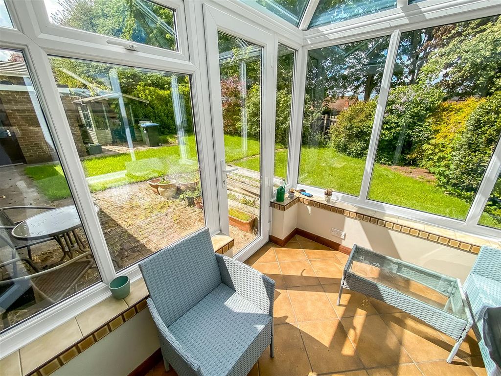 Property photo 3 of 10 Conservatory.Jpg