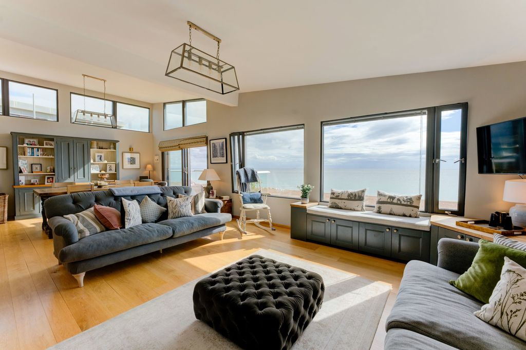 Property photo 2 of 32