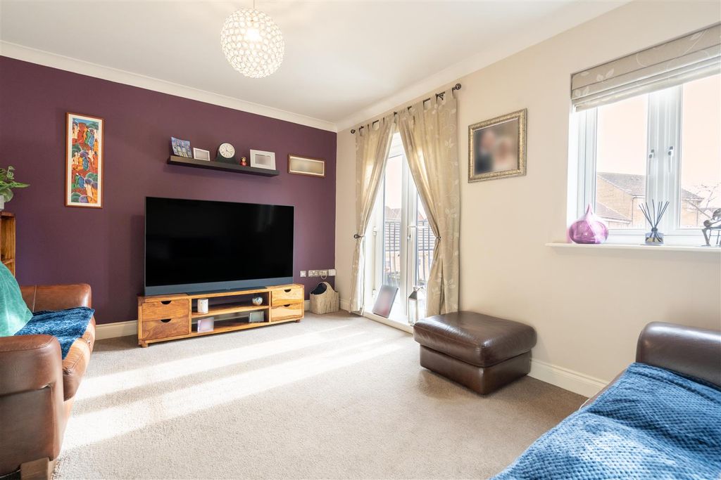 Property photo 2 of 12 Living Room