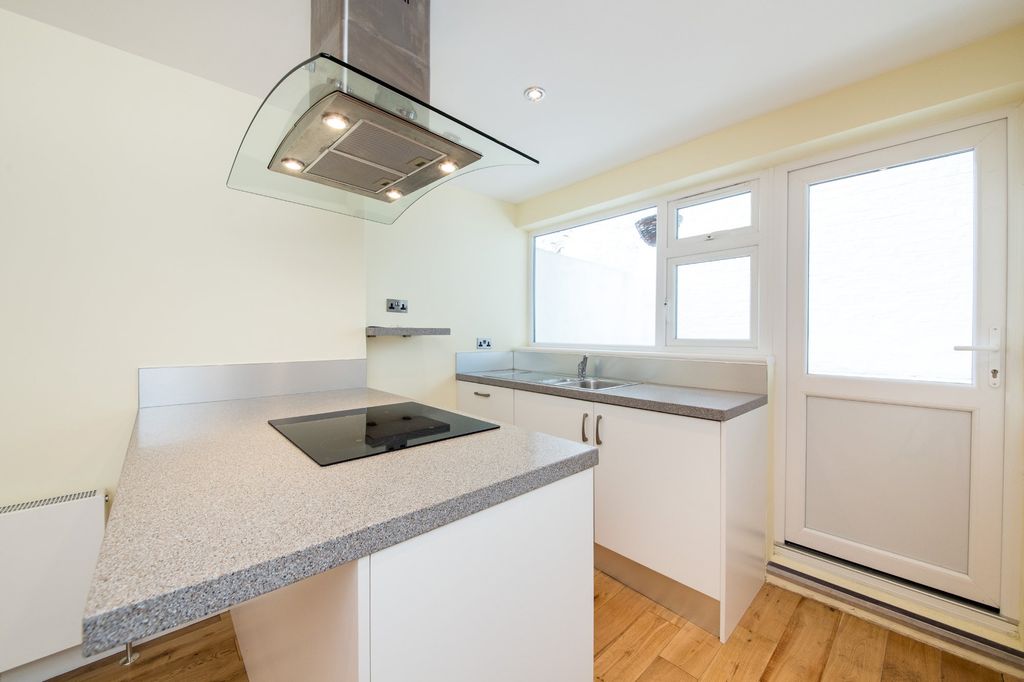 Property photo 2 of 7 Photo 03