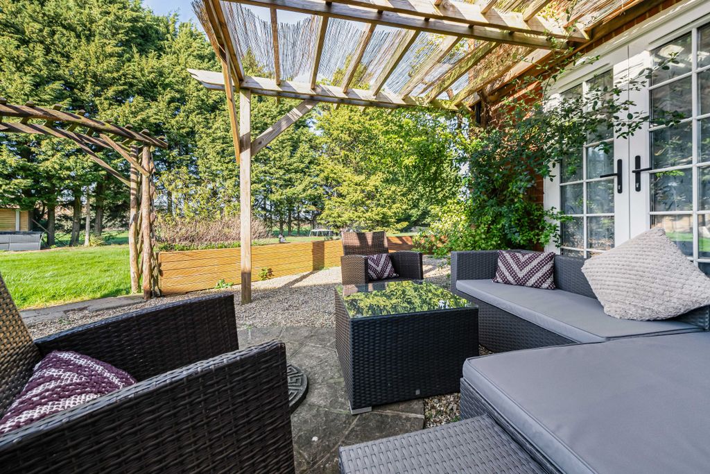 Property photo 3 of 28