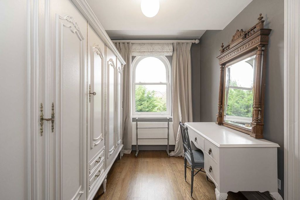Additional image 6 of 6 bed property for saleUxbridge Road, Hampton TW12
