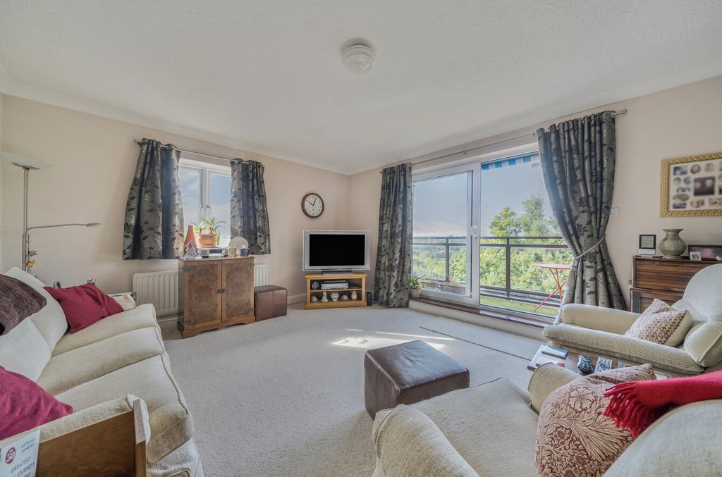 Property photo 2 of 13 1353197-9-68c1B38...
