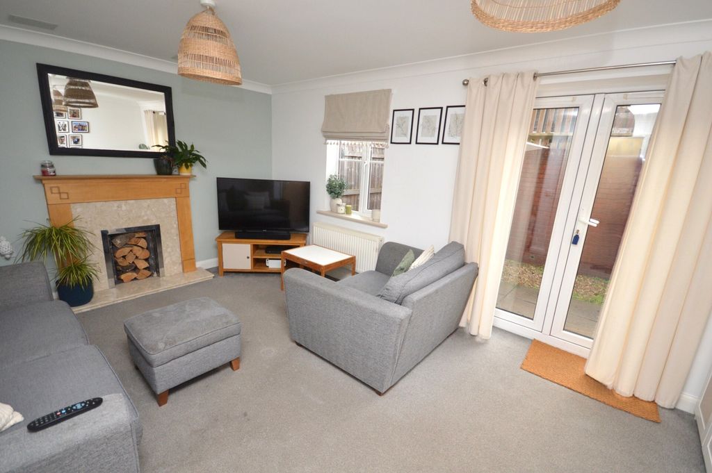 Property photo 2 of 15 Lounge