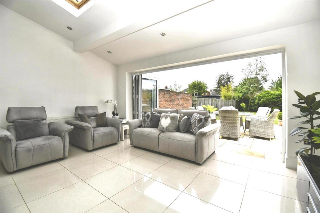 Property photo 2 of 40