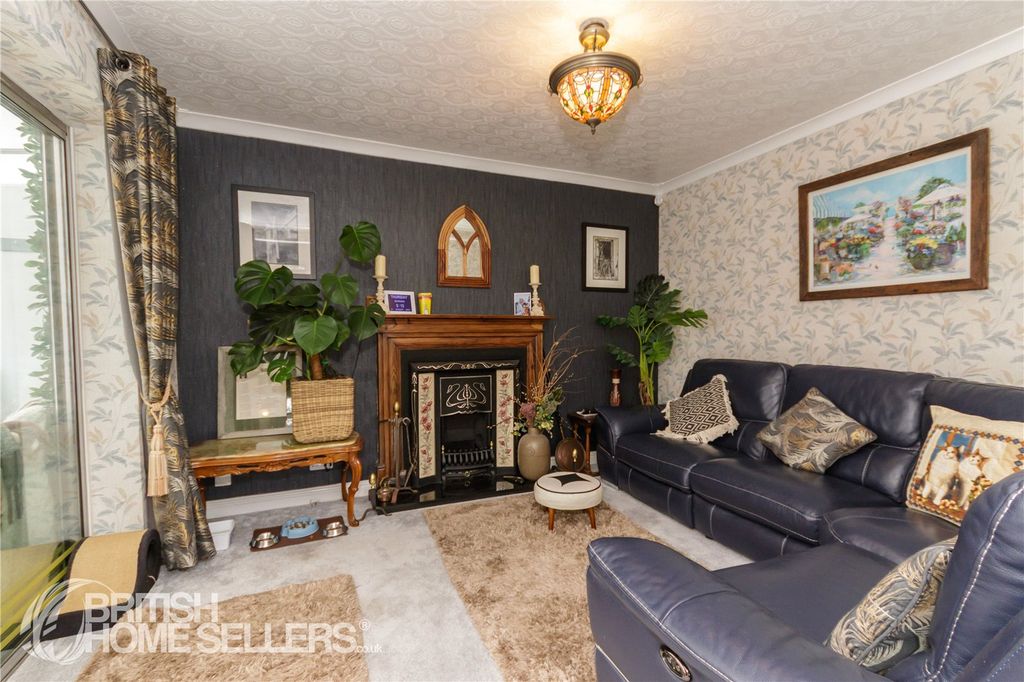 Property photo 2 of 42 Picture No. 15