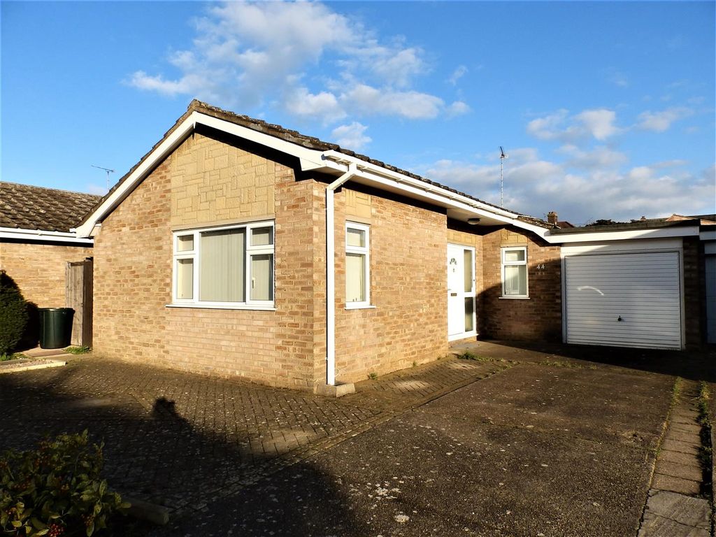 3 bed detached bungalow for sale California