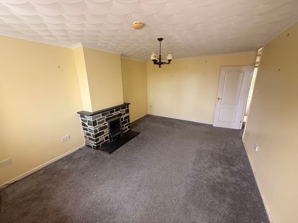 Property photo 2 of 12 Lounge
