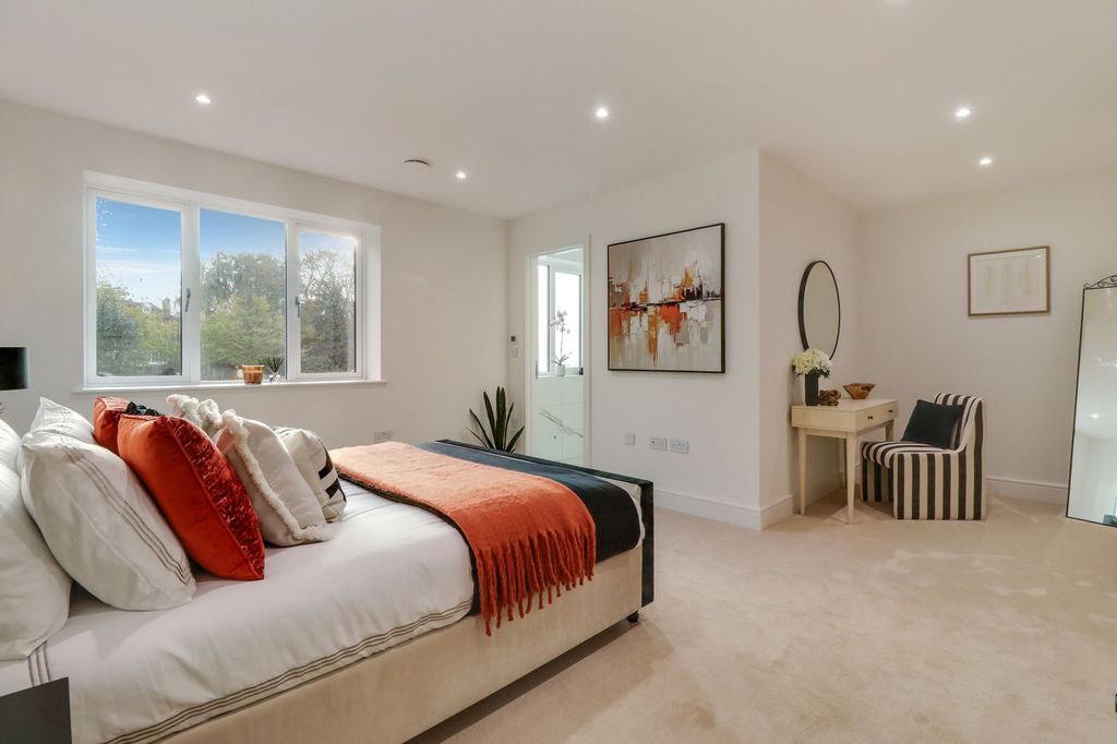 Additional image 18 of 4 bed semi-detached house for saleHurst Road, East Molesey KT8