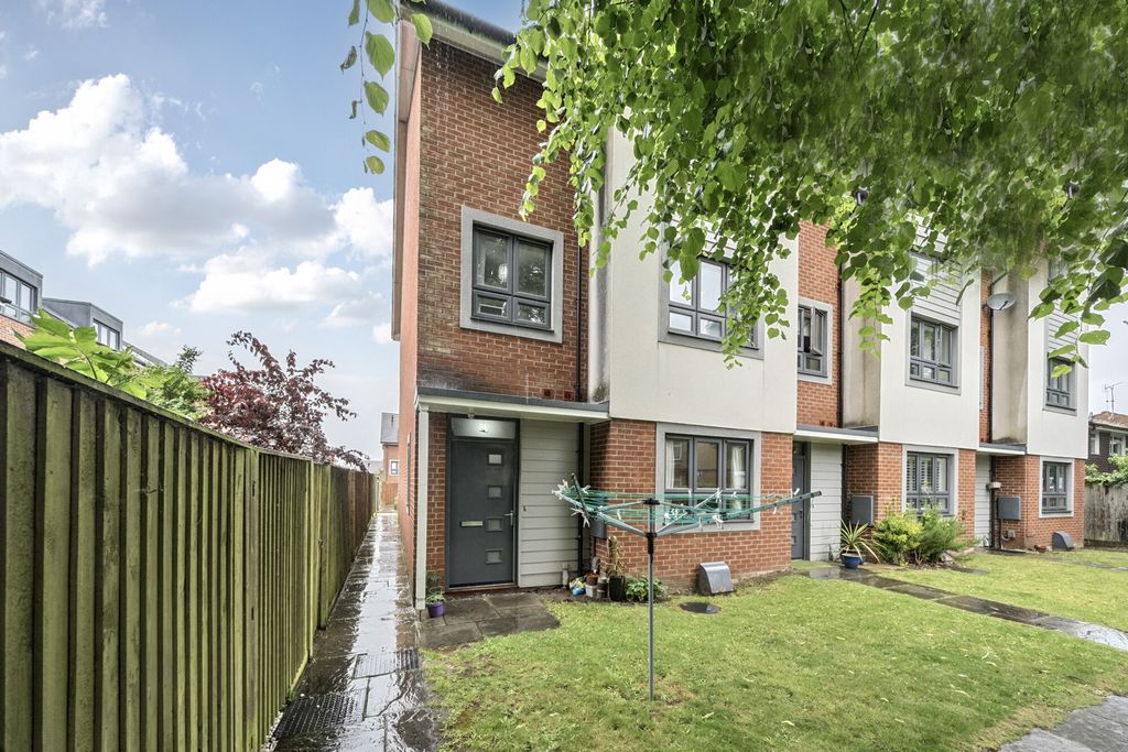 Property photo 1 of 20 1305054-20-68418d...