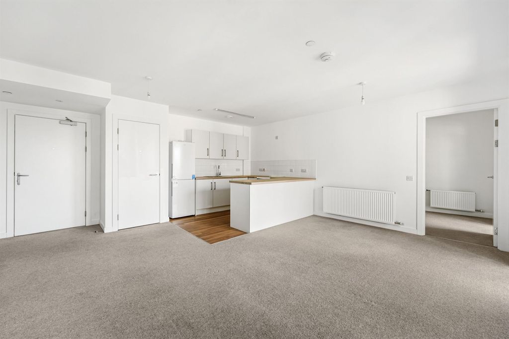 Property photo 1 of 12 (Main)