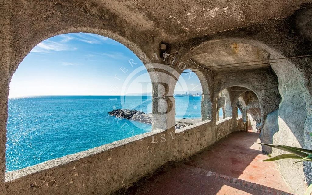 Property photo 2 of 40