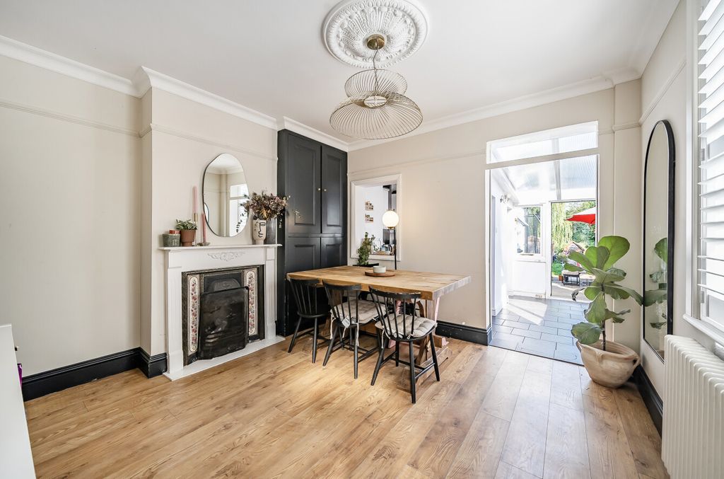 Property photo 3 of 18 1339886-13-689B6A...