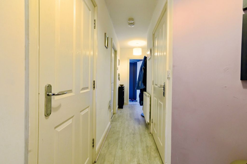 Property photo 2 of 18 Entrance Hall