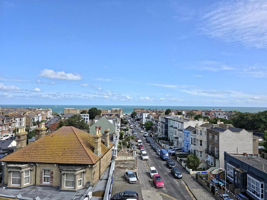 Property photo 1 of 11 Roof Terrace