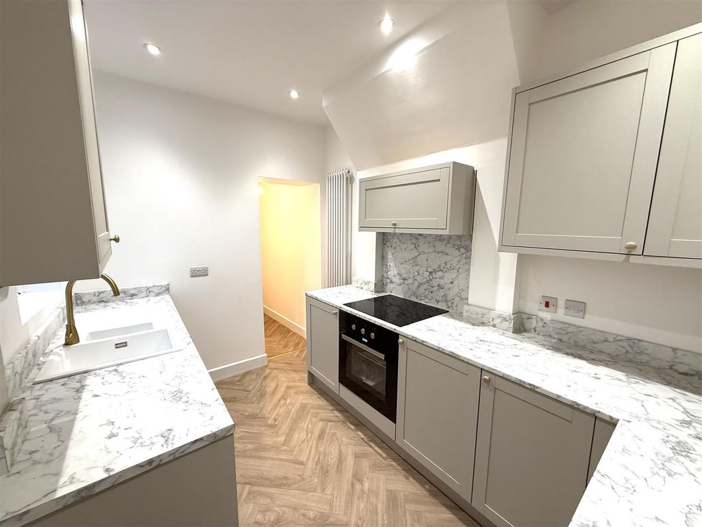 Property photo 2 of 11 Crown 7.Jpg
