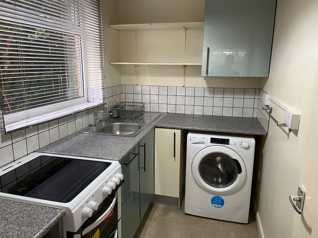 Property photo 2 of 5 Kitchen