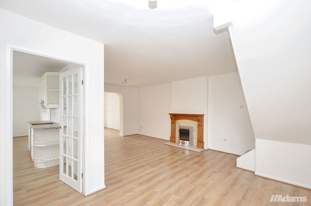 Property photo 3 of 28