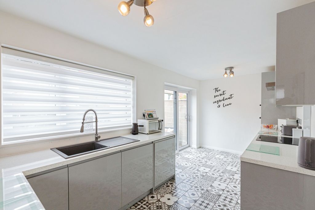 Property photo 1 of 19 Kitchen