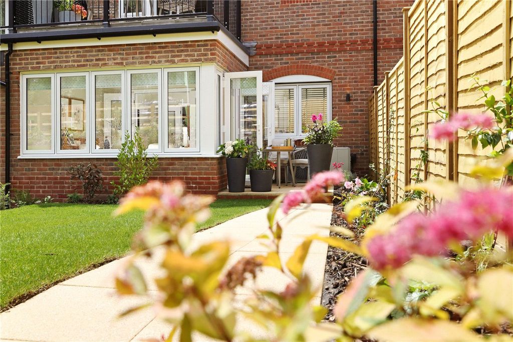 Property photo 3 of 9 Show Home