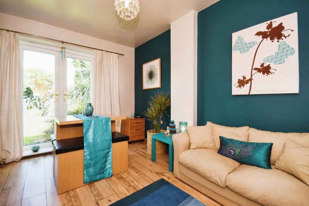 Property photo 1 of 18 Dining Room