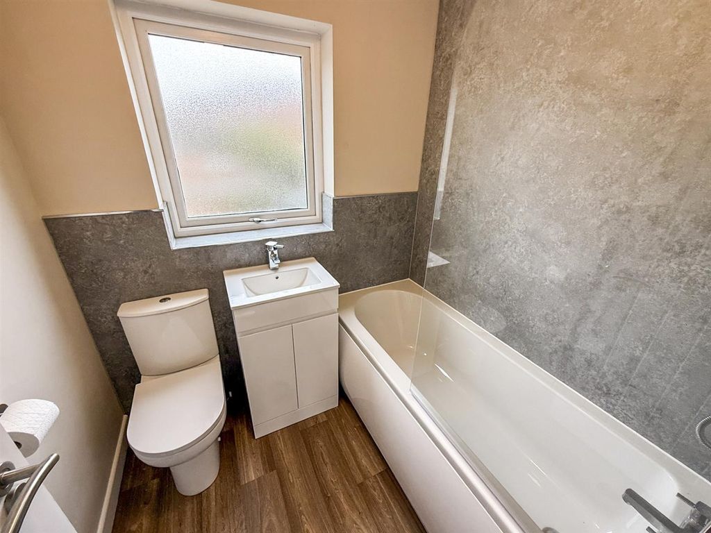 Property photo 3 of 8 Bathroom