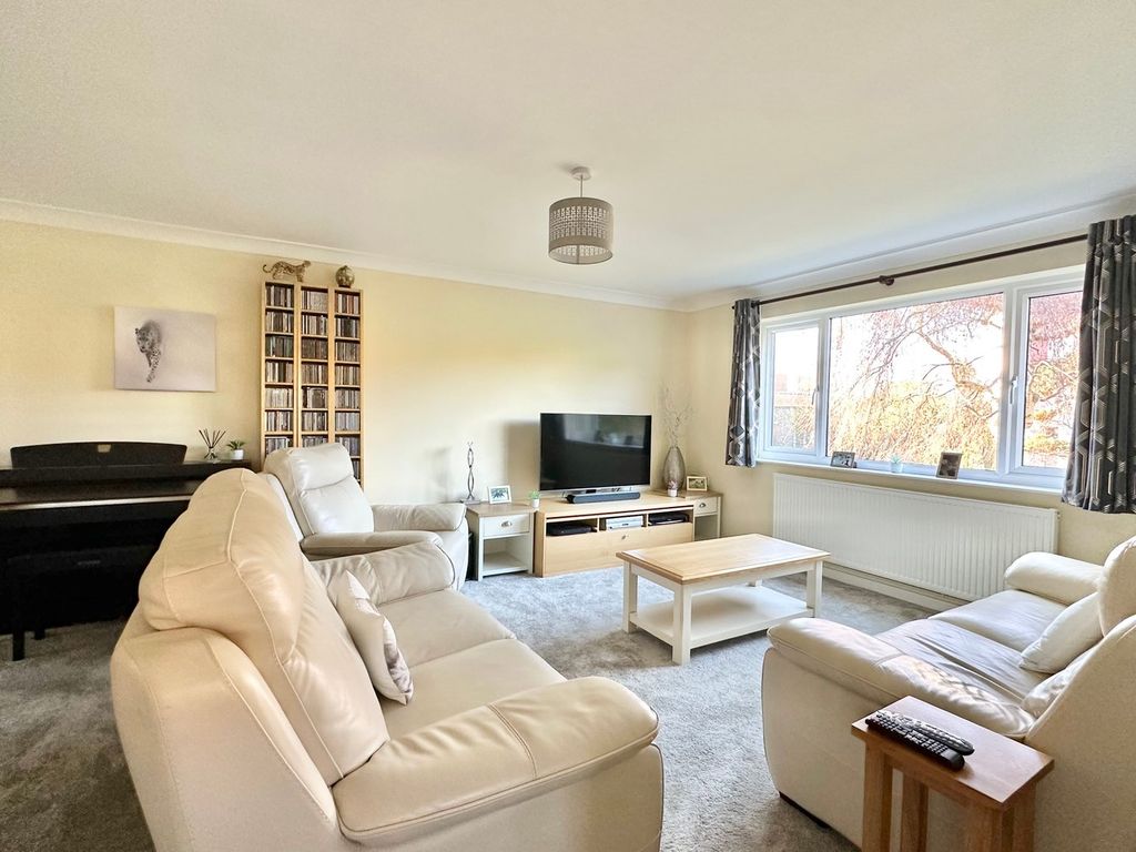 Property photo 2 of 25