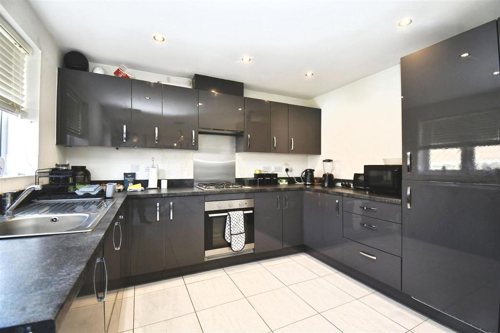 Property photo 3 of 24 Dining Kitchen
