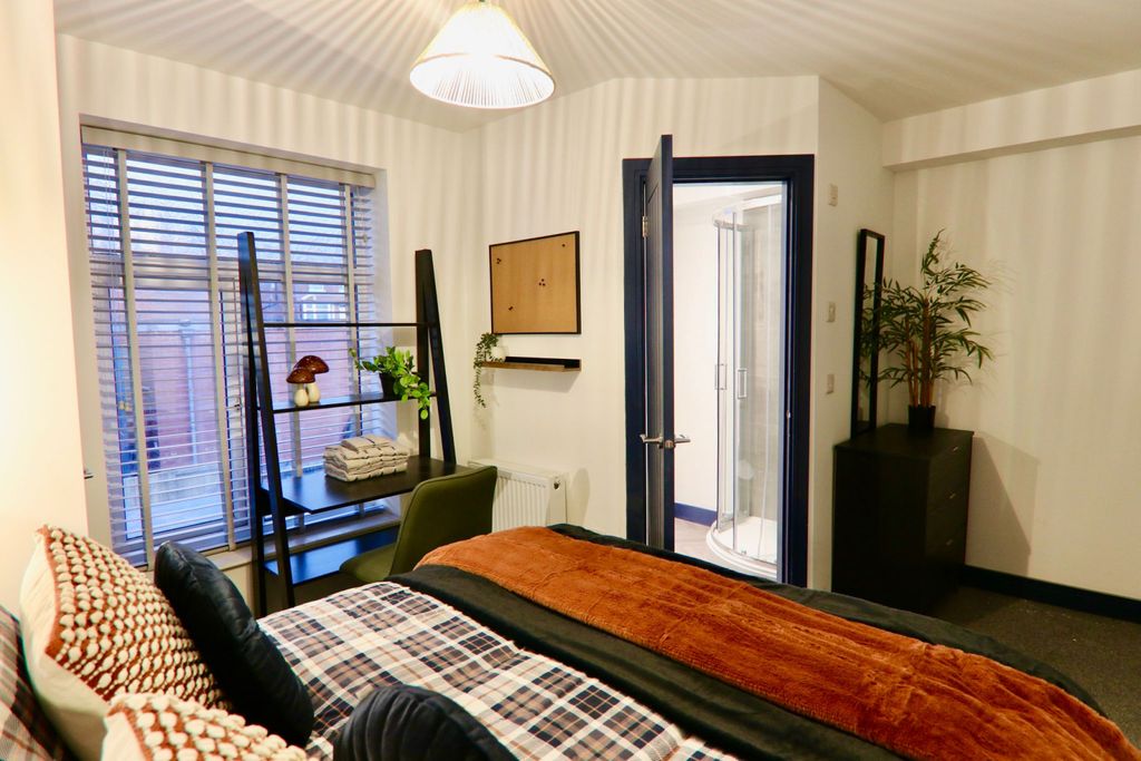 Property photo 1 of 28 Special Offer – £100 Off Your First Month's Rent!