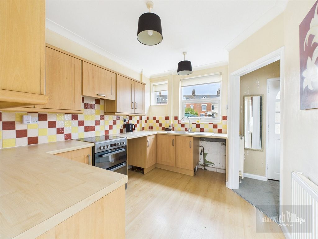 Property photo 3 of 16 Picture 3