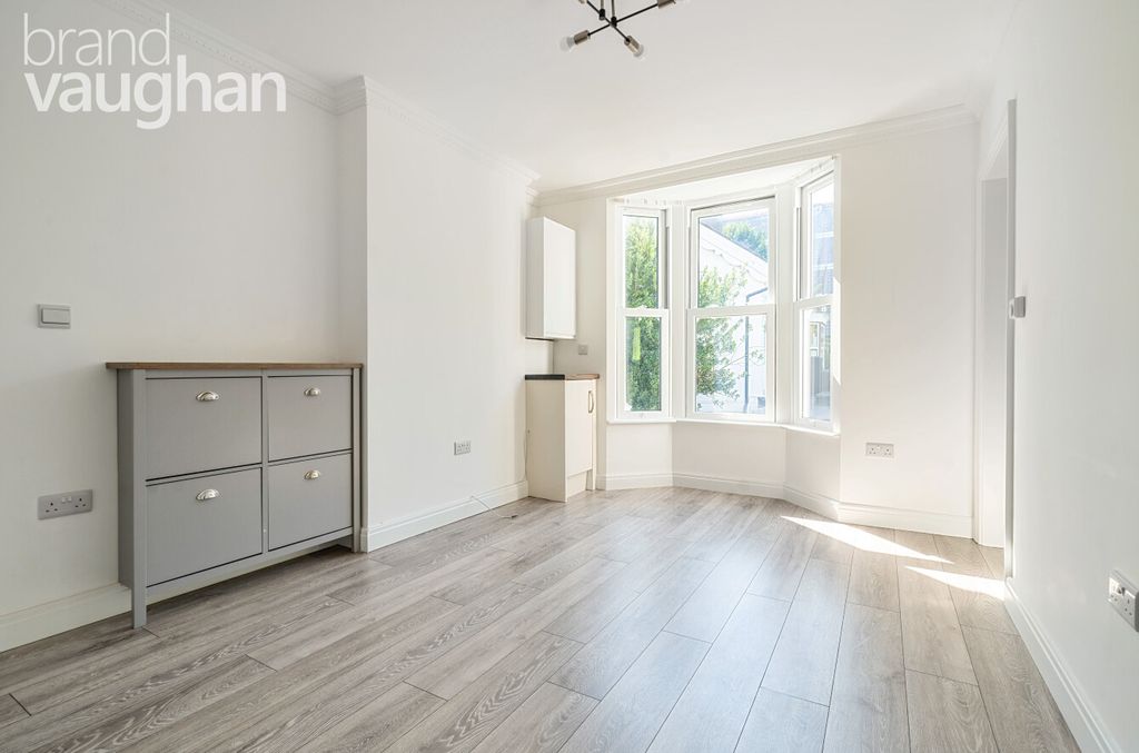 Property photo 2 of 9 8cd806Ca-Bc96-48F...