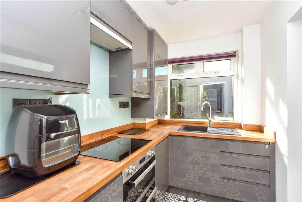 Property photo 2 of 7 Kitchen